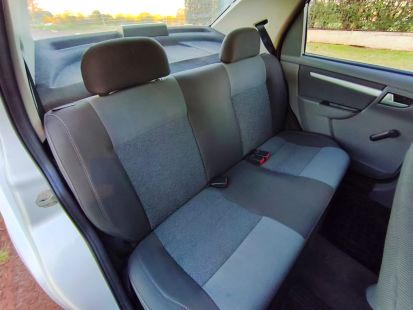 Chevrolet Prisma  2012